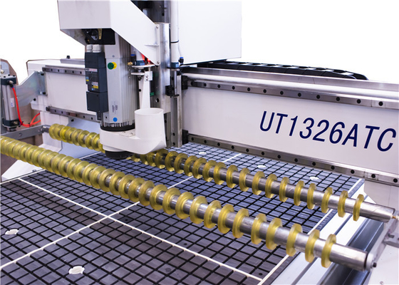 Máy định tuyến CNC Unitec UT1326 ATC cho gỗ / PVC cứng